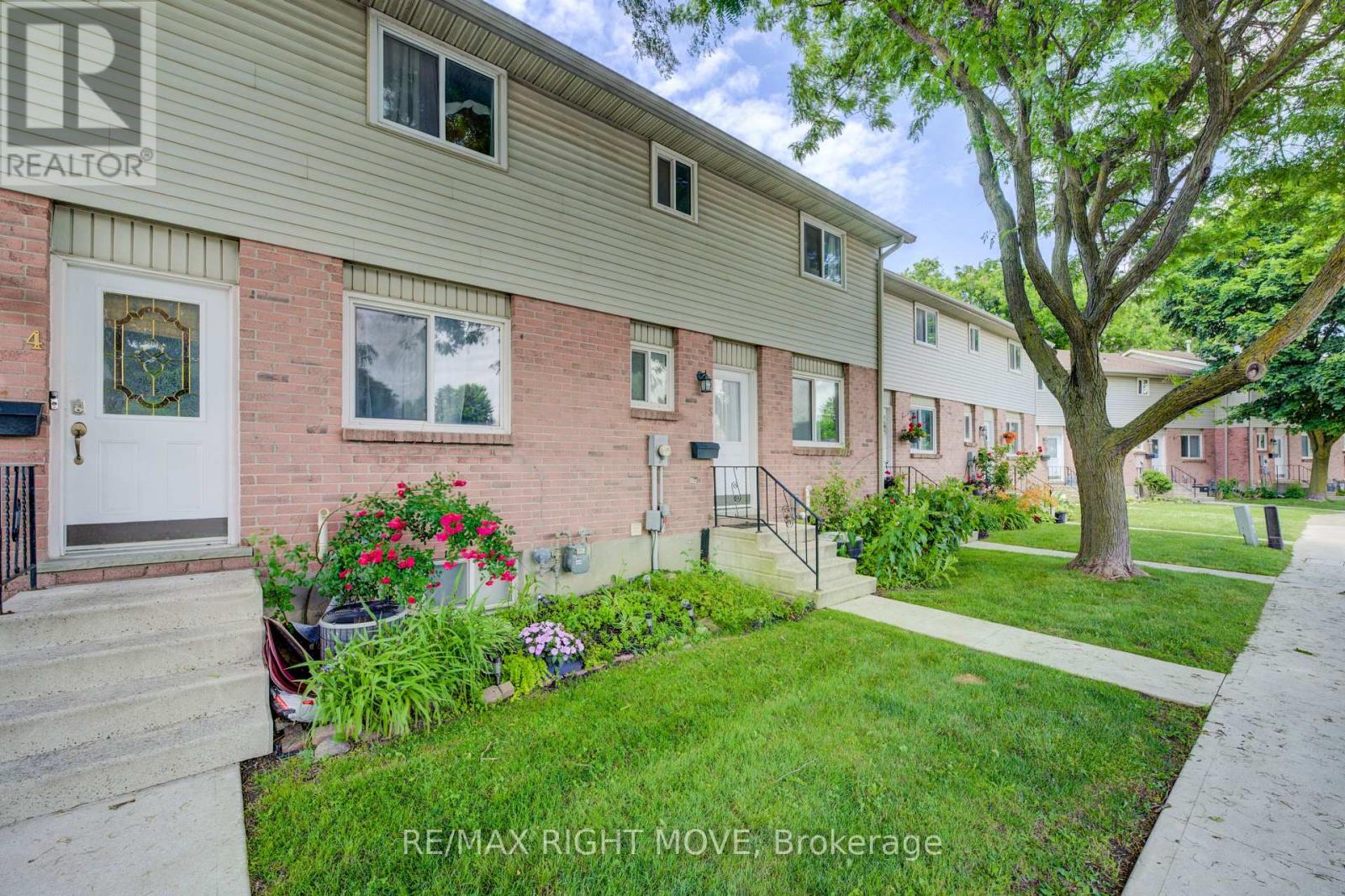 3 - 486 Springbank Avenue N Property Photo 4