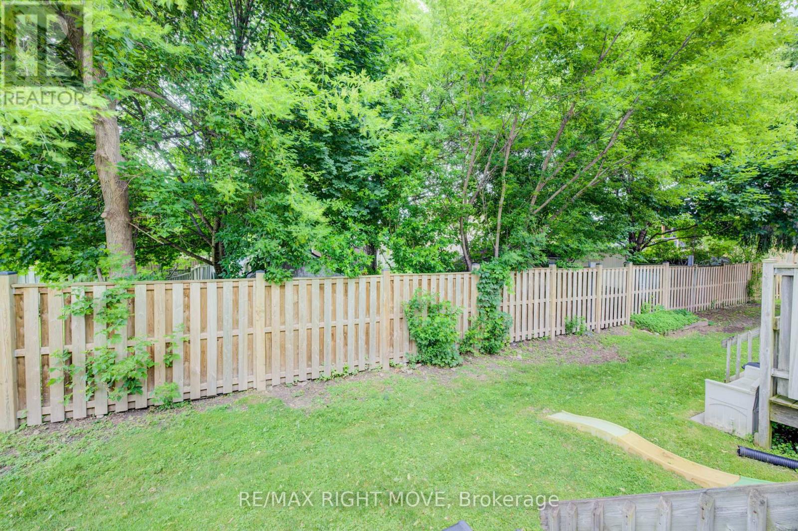 3 - 486 Springbank Avenue N Property Photo 6