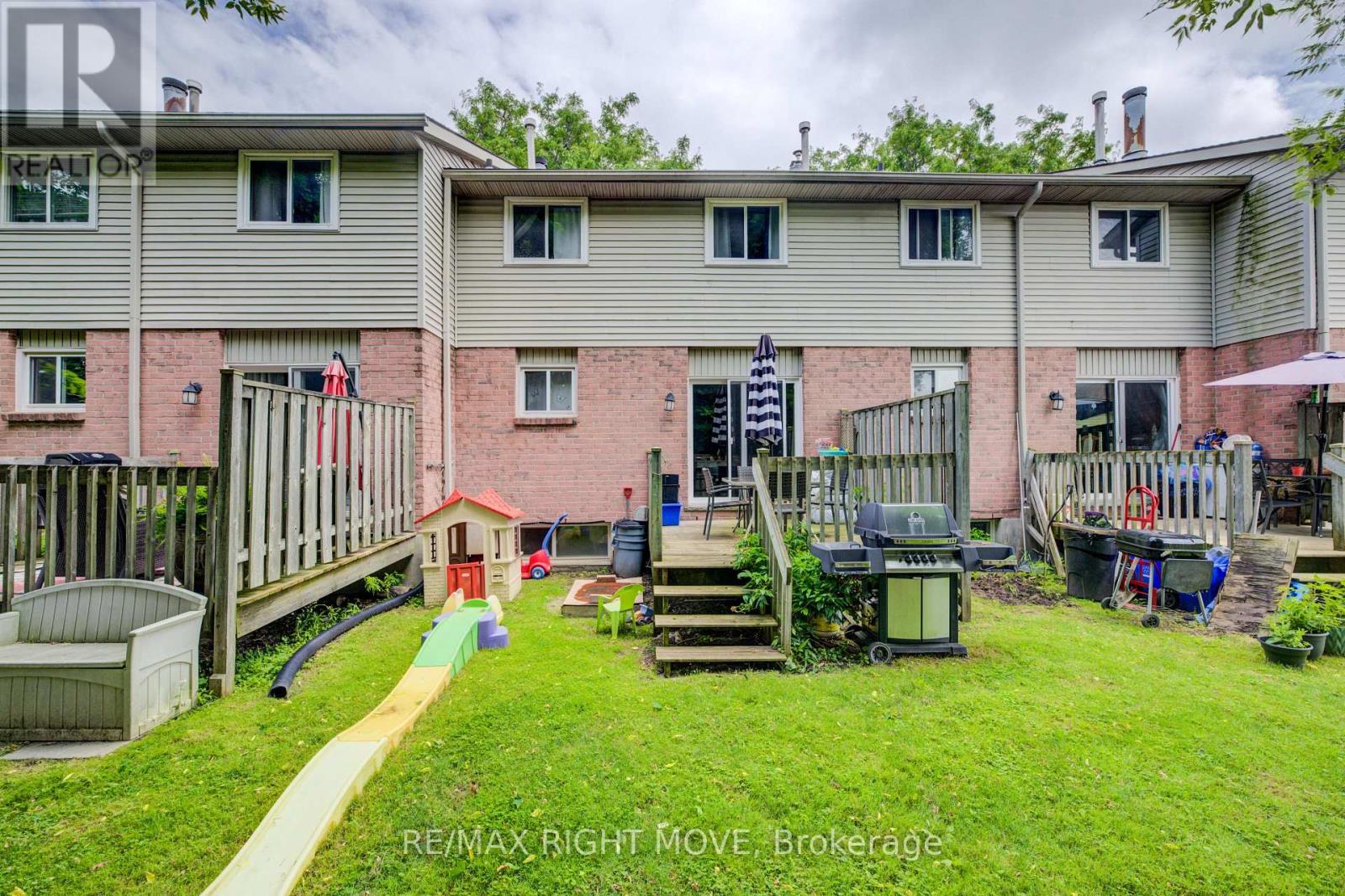 3 - 486 Springbank Avenue N Property Photo 7