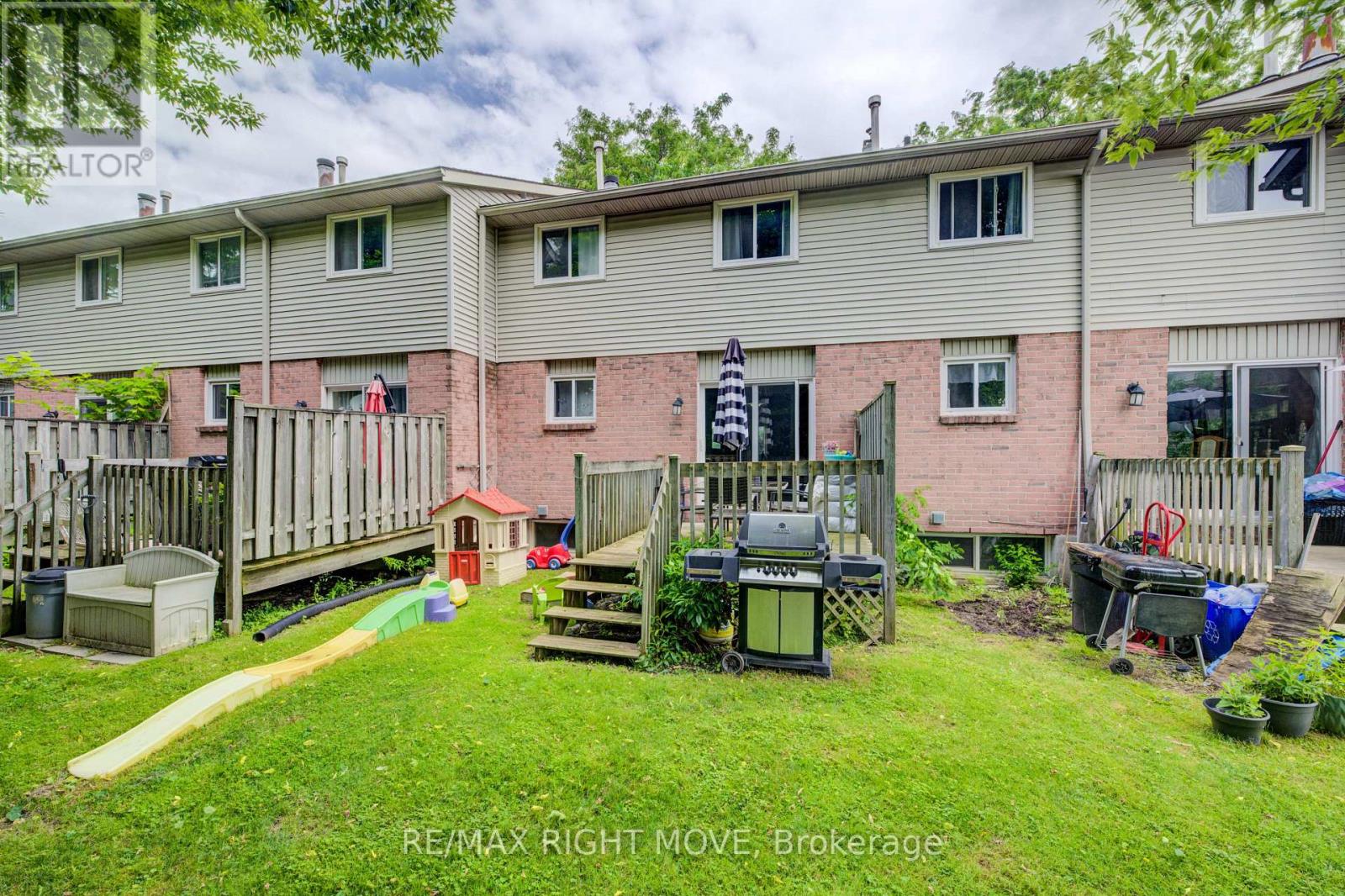 3 - 486 Springbank Avenue N Property Photo 8