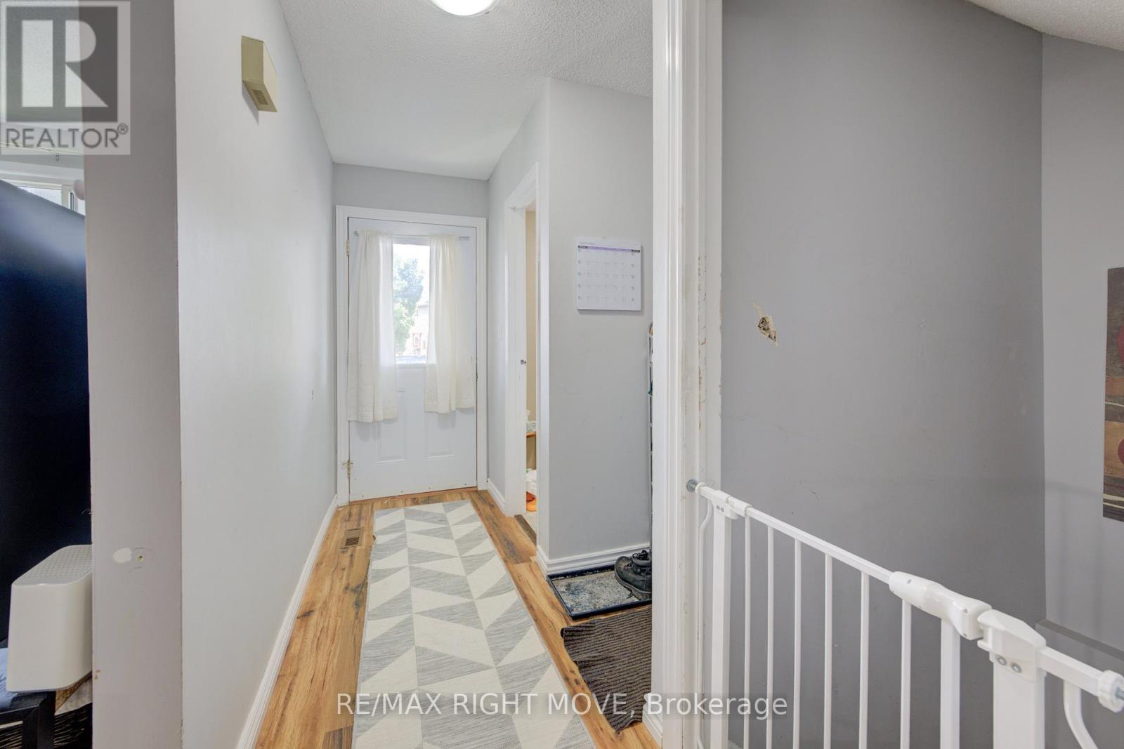 3 - 486 Springbank Avenue N Property Photo 9