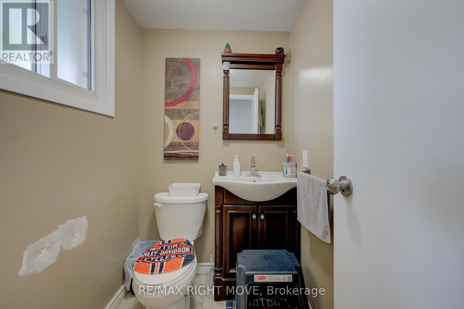 3 - 486 Springbank Avenue N Property Photo 10
