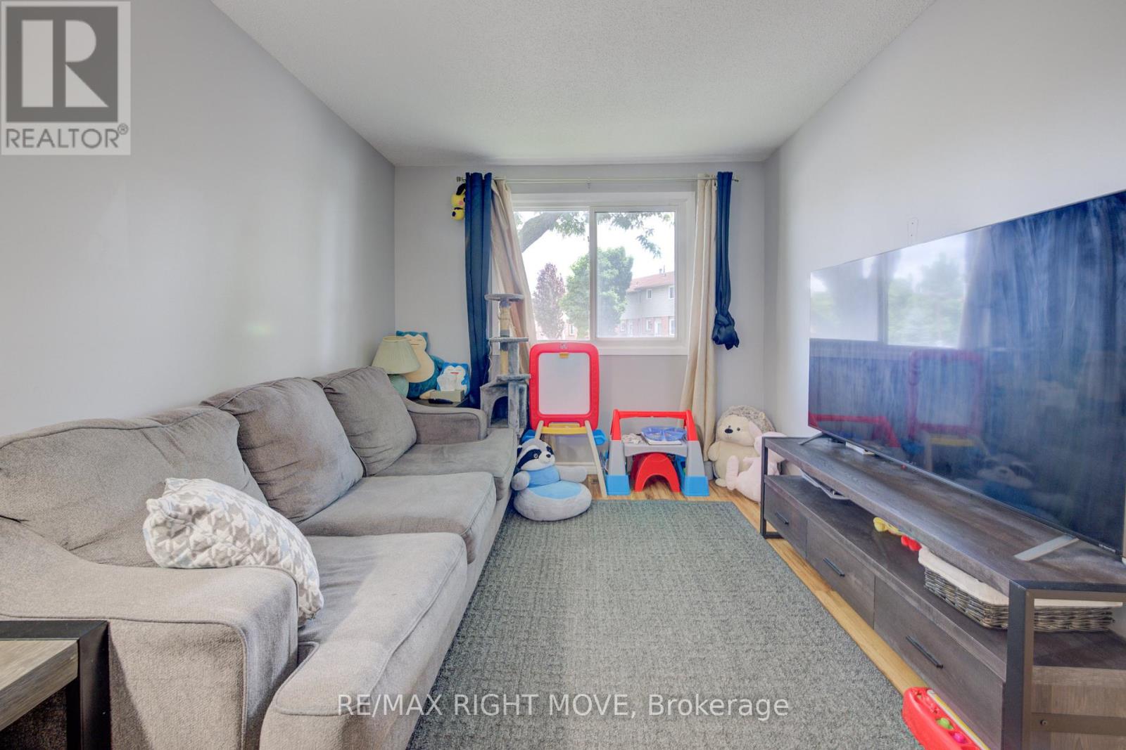 3 - 486 Springbank Avenue N Property Photo 11