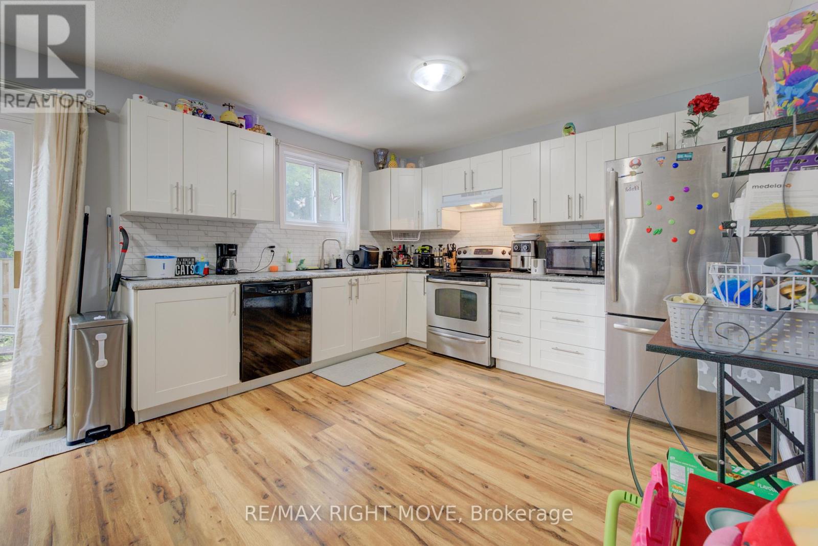 3 - 486 Springbank Avenue N Property Photo 17