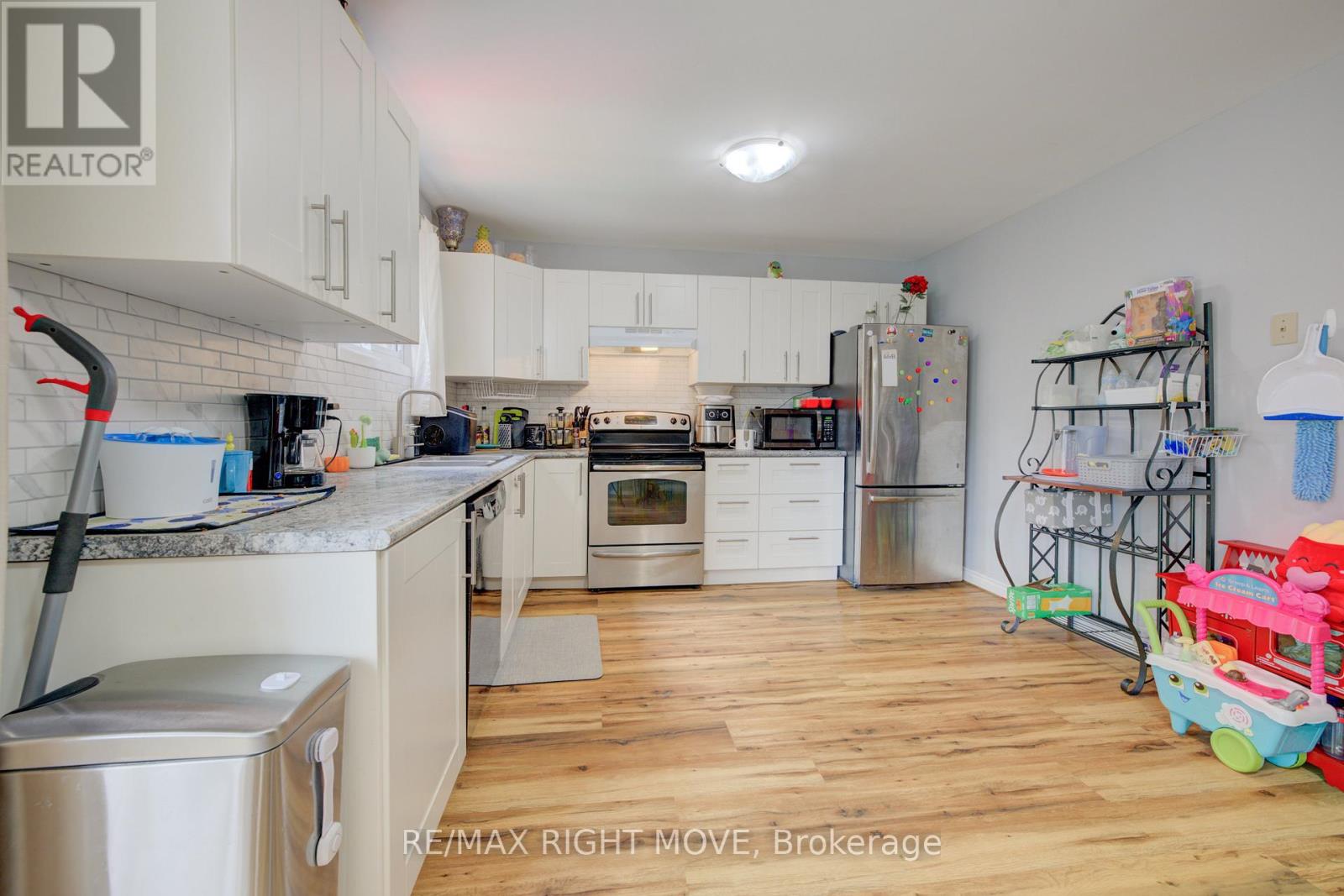 3 - 486 Springbank Avenue N Property Photo 19