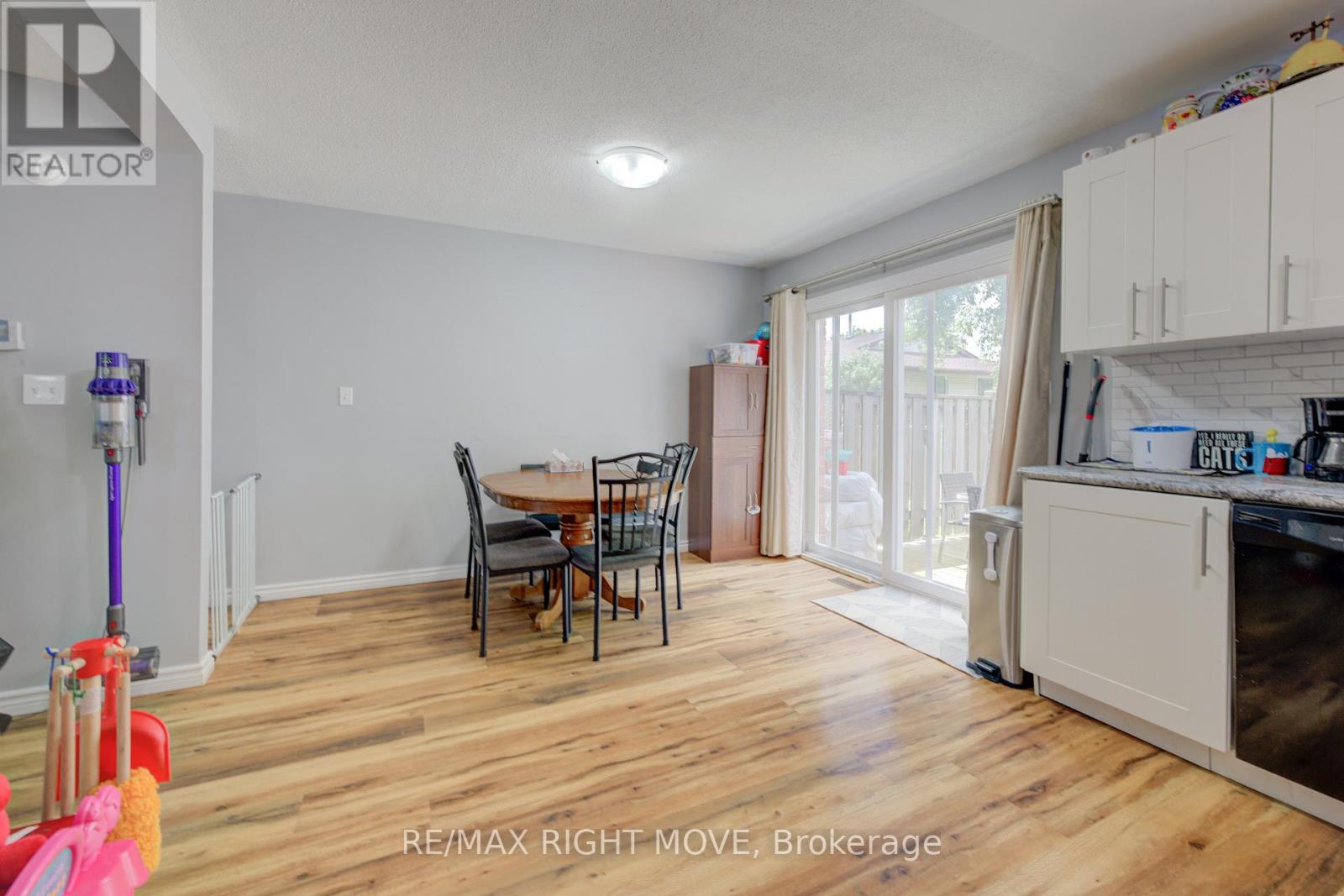 3 - 486 Springbank Avenue N Property Photo 21
