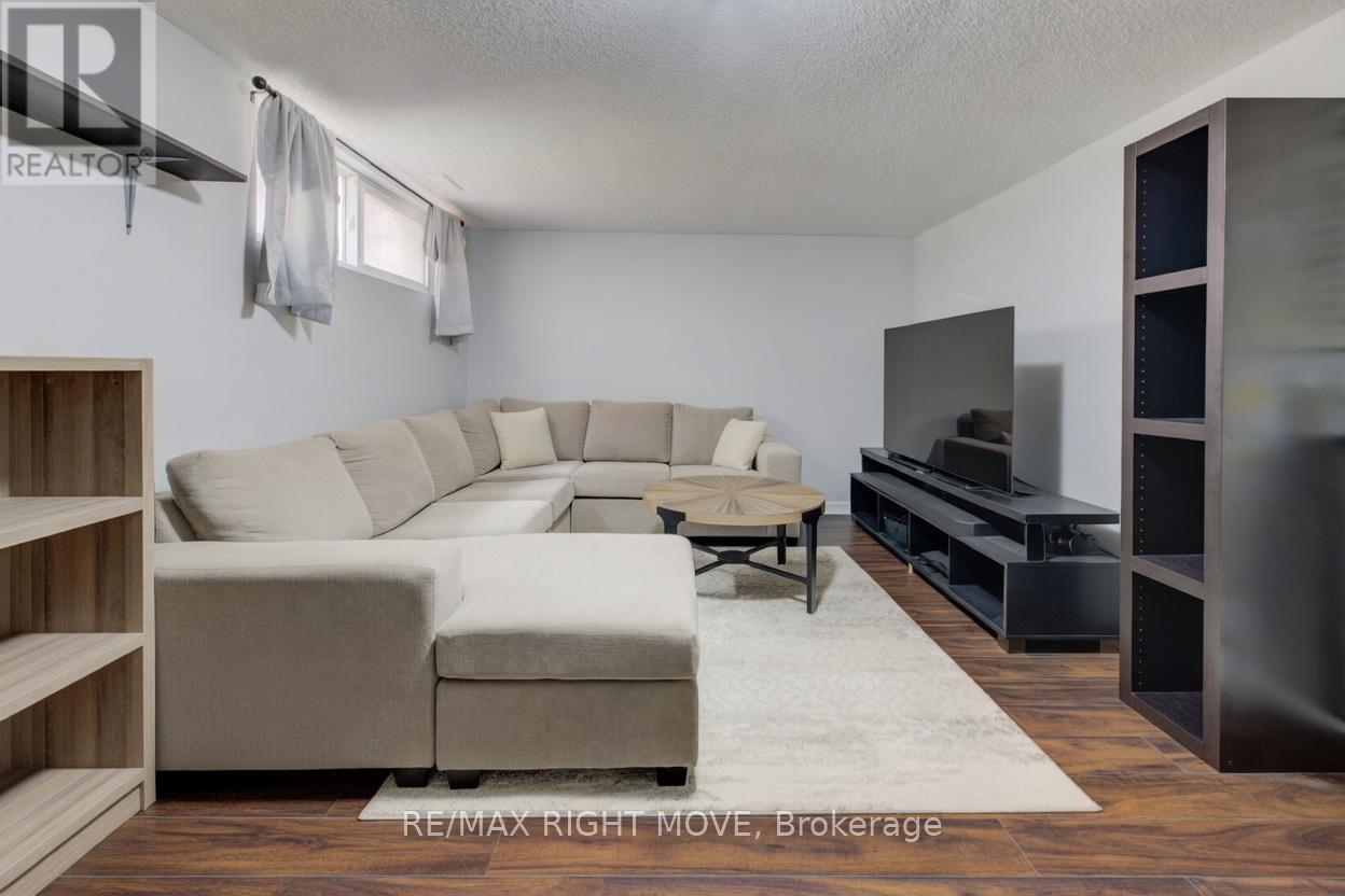3 - 486 Springbank Avenue N Property Photo 33
