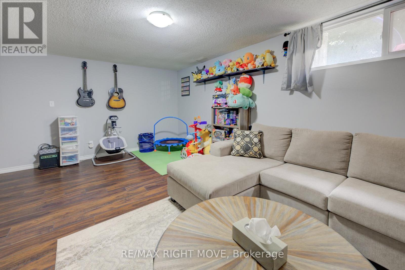 3 - 486 Springbank Avenue N Property Photo 37