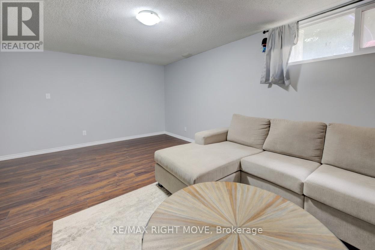 3 - 486 Springbank Avenue N Property Photo 38