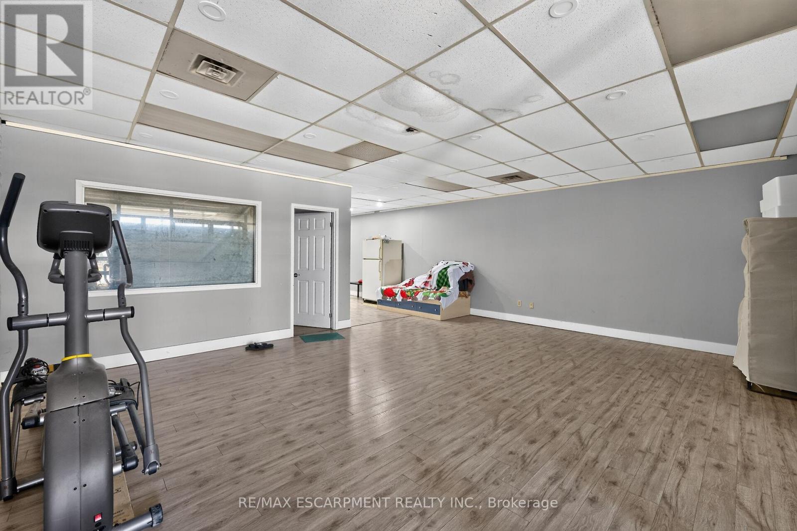 1292 Barton Street E Property Photo 7