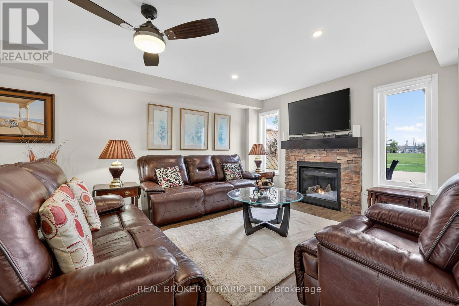 50 Masters Crescent W Property Photo 8