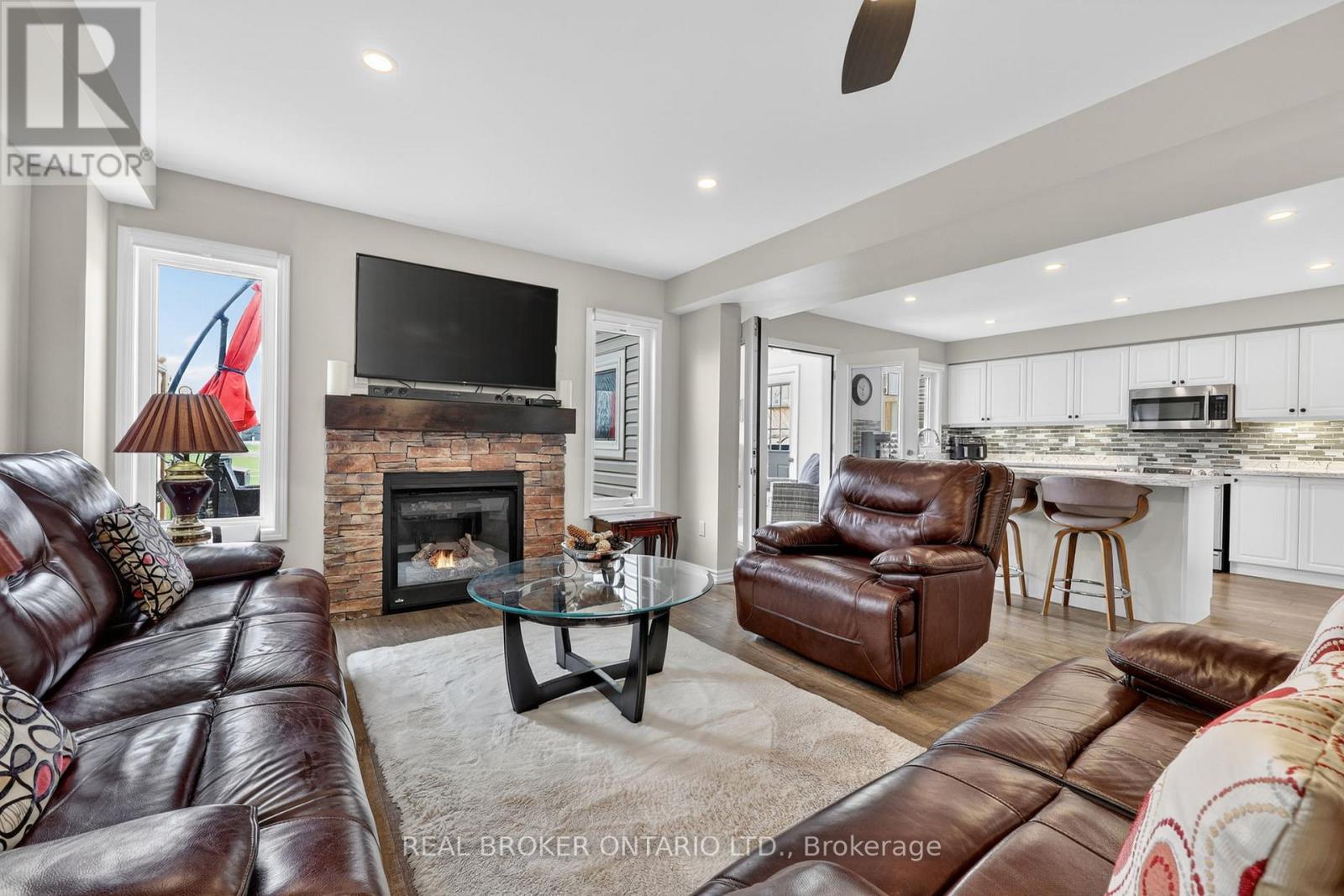 50 Masters Crescent W Property Photo 9