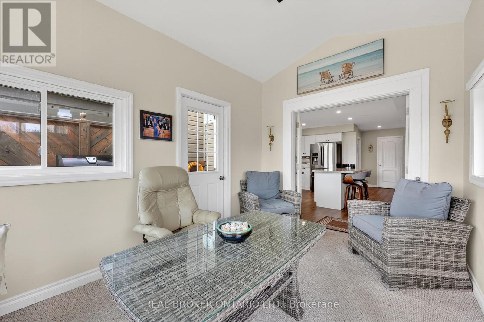 50 Masters Crescent W Property Photo 12