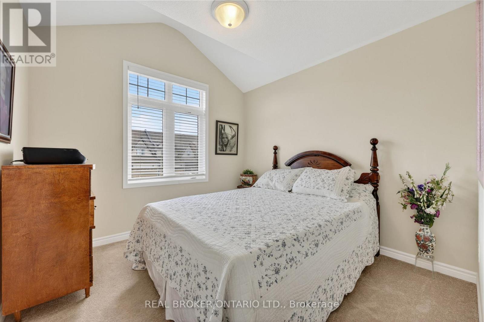50 Masters Crescent W Property Photo 18