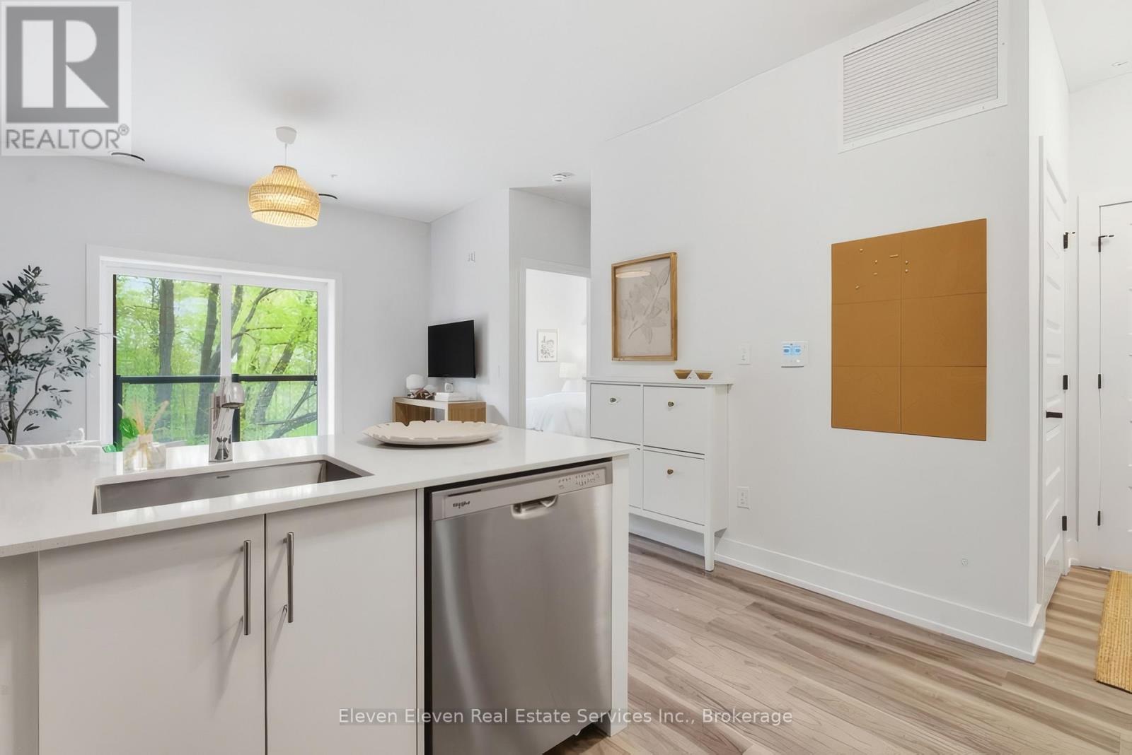 422 - 1100 Lackner Place Property Photo 18