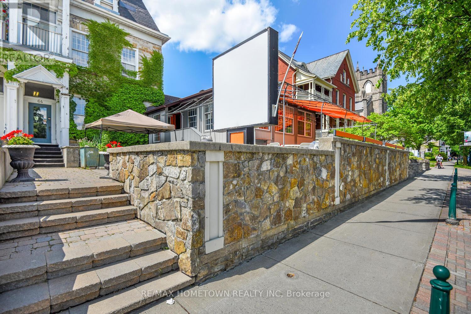 64 KING STREET E