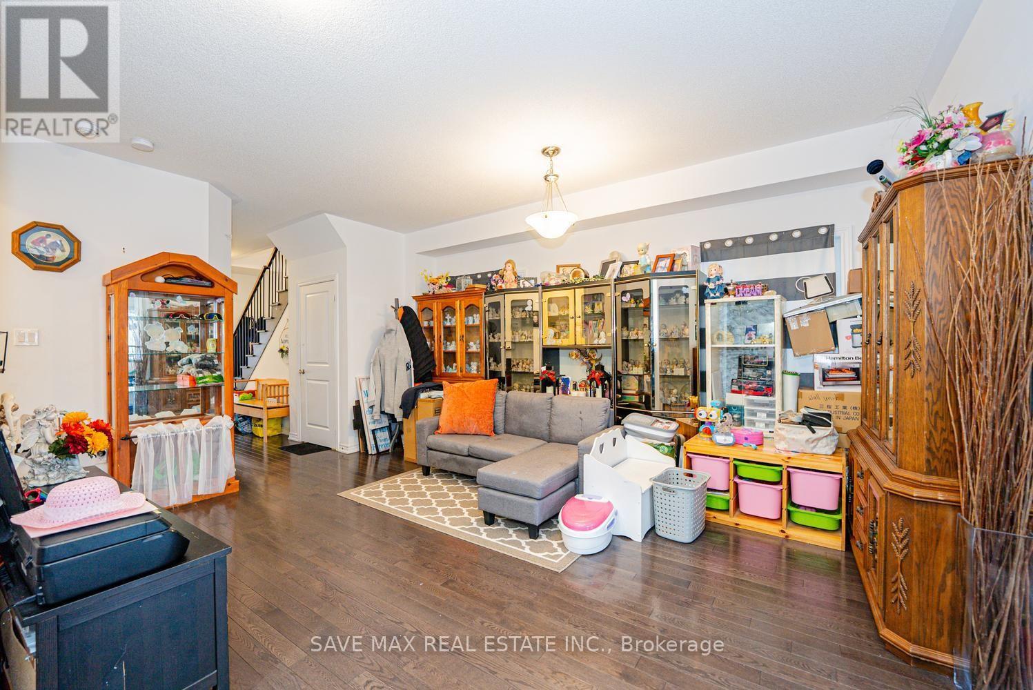 335 Ridley Crescent Property Photo 10