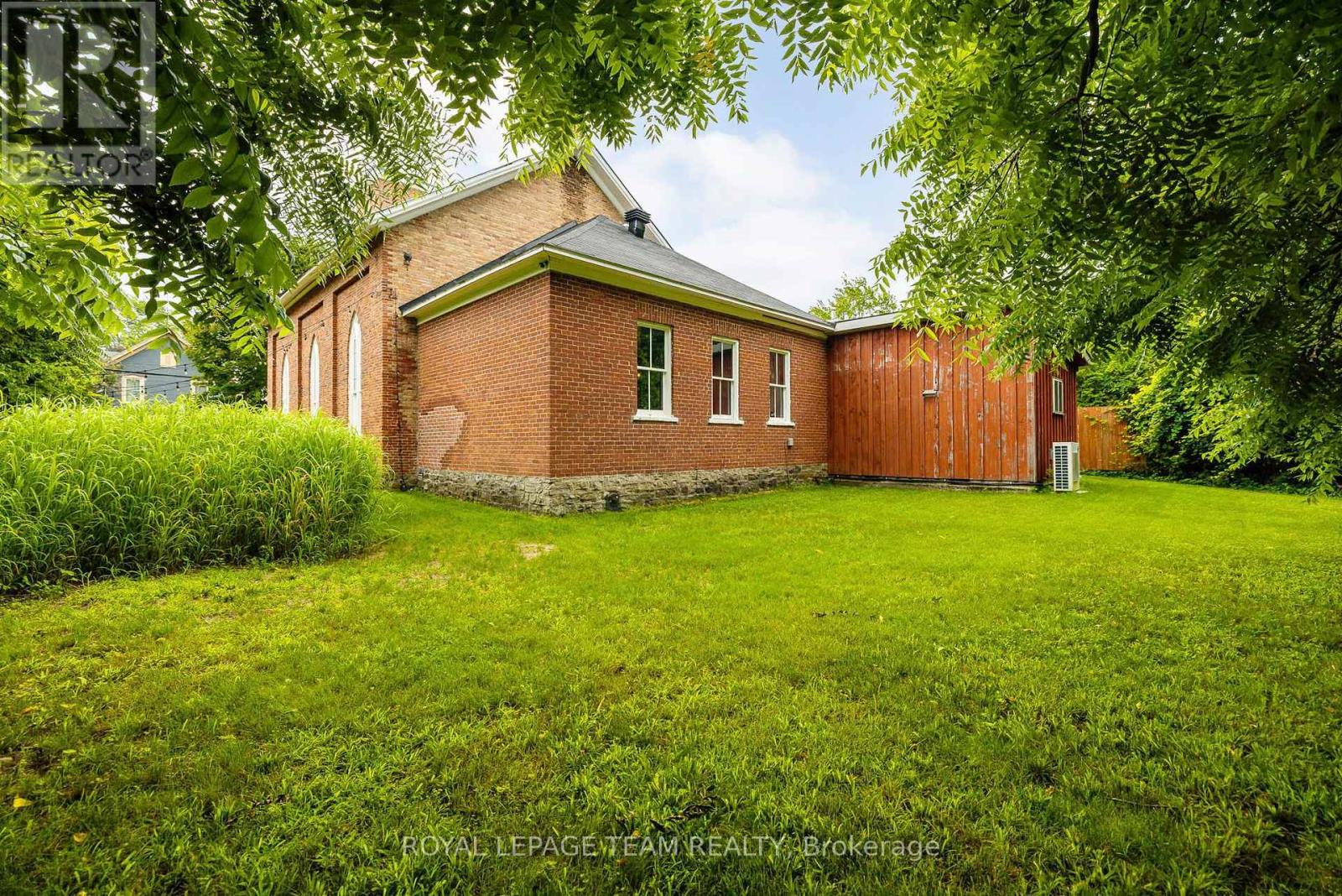 618 St. Lawrence Street Property Photo 45