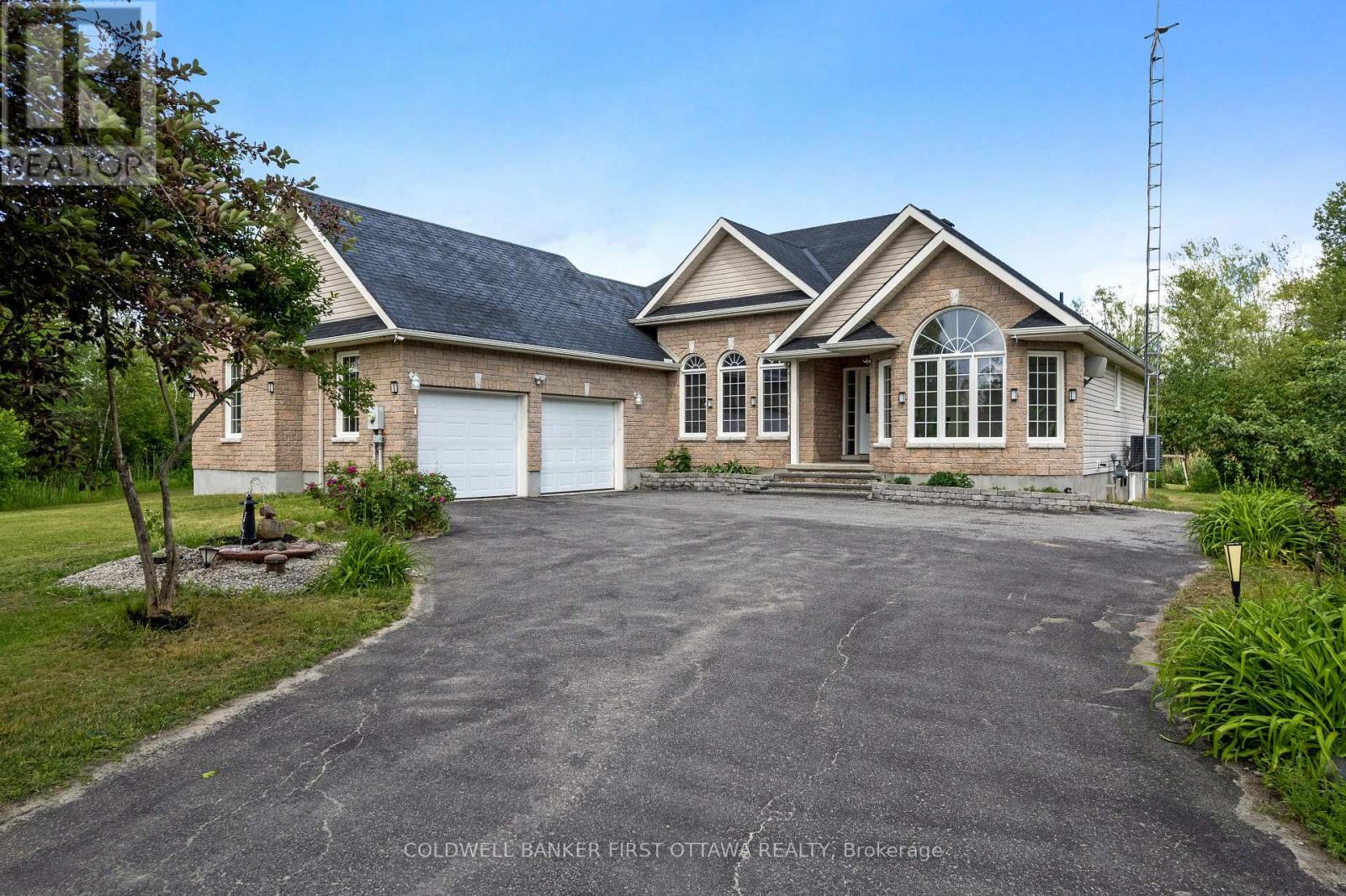 11 RIDEAU CROSSING CRESCENT Property Photo 1