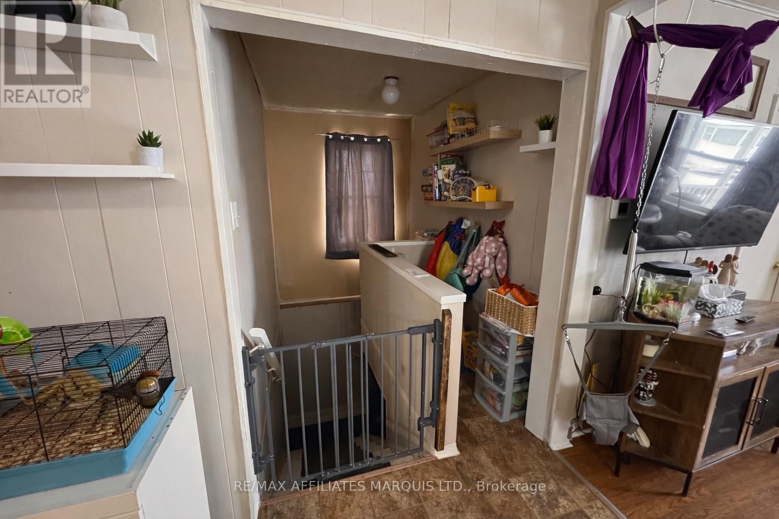 120-120a Guy Street Property Photo 6