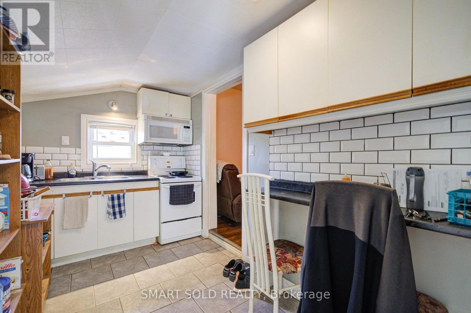 4096 Broughton Avenue Property Photo 23