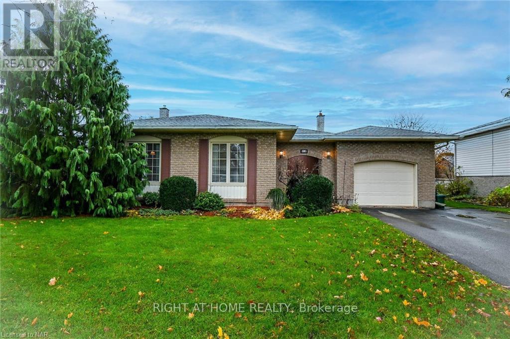 LOWER UNIT - 43 GLENAYR PLACE