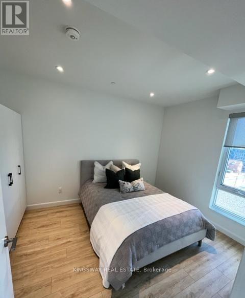 706 - 741 King Street W Property Photo 5