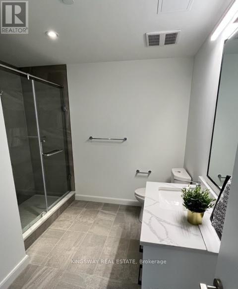 706 - 741 King Street W Property Photo 7