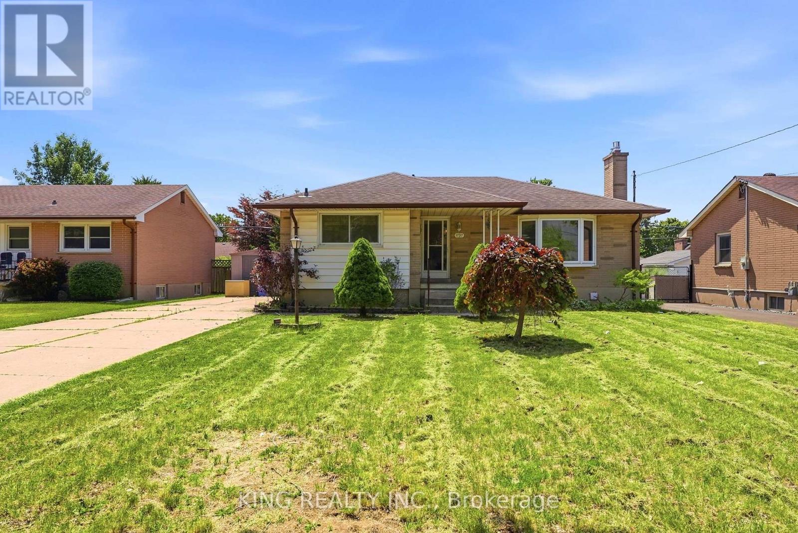 1737 Wavell Street Property Photo 1