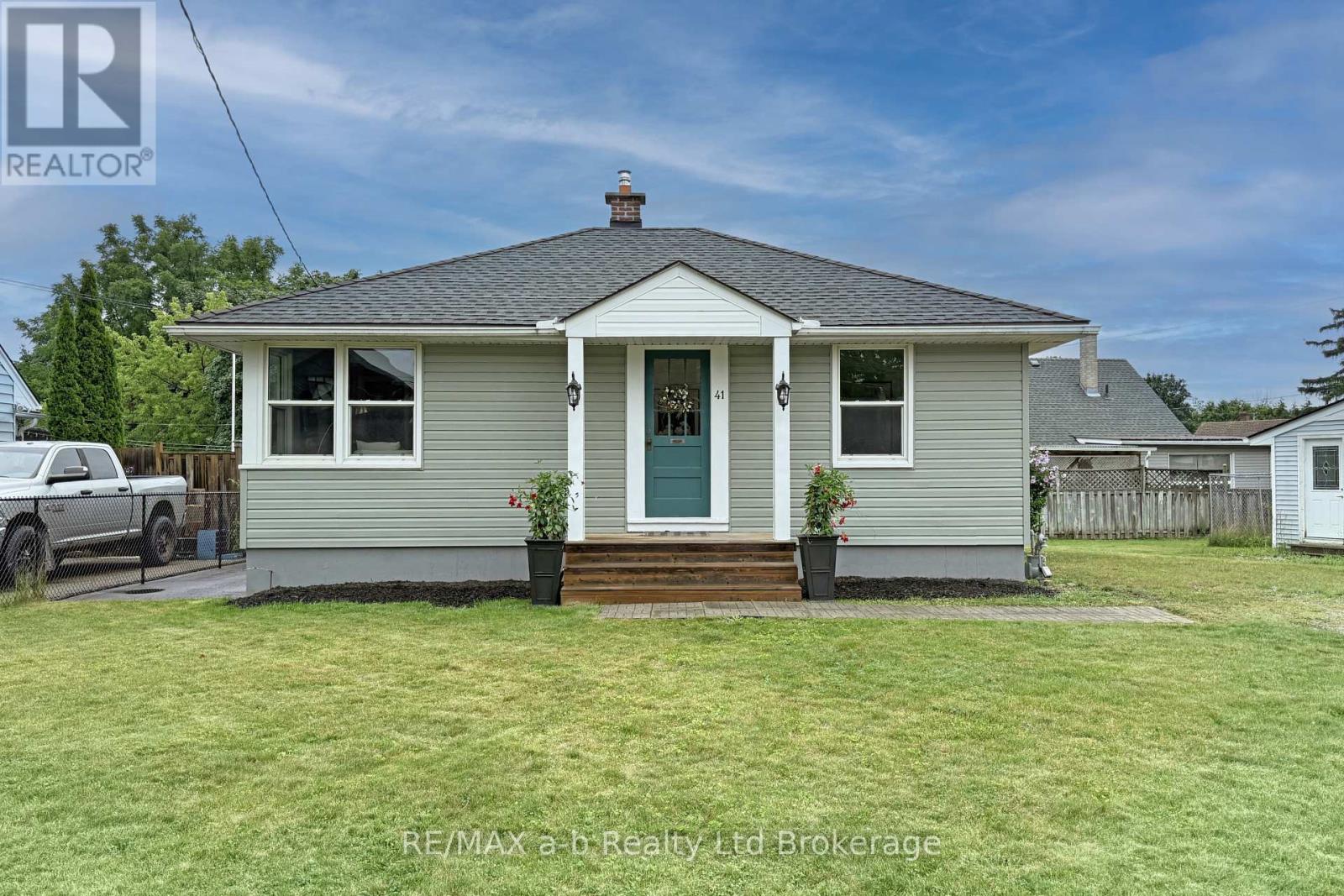 41 KENSINGTON STREET Property Photo 1