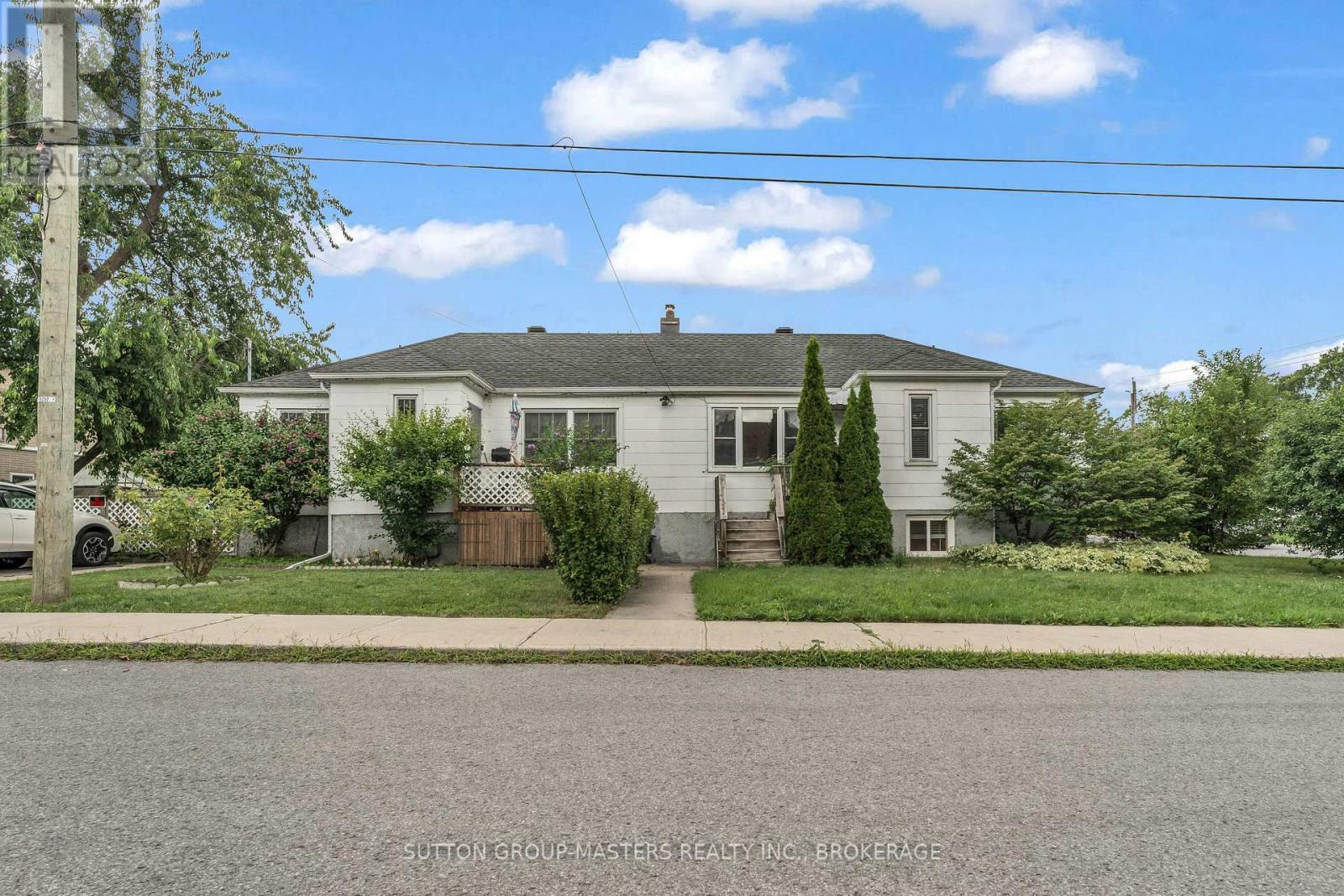22 Westdale Avenue W Property Photo 1