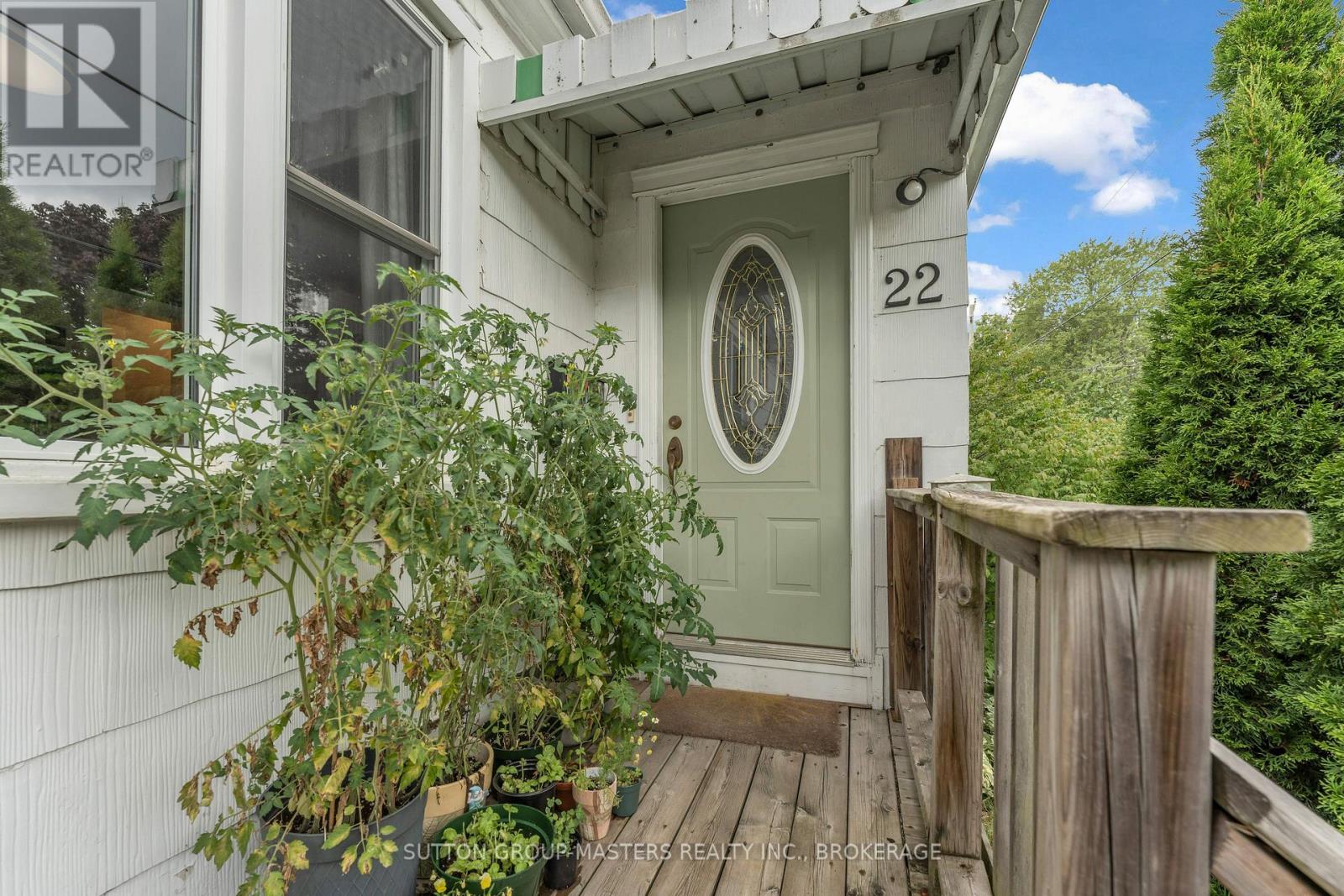 22 Westdale Avenue W Property Photo 2