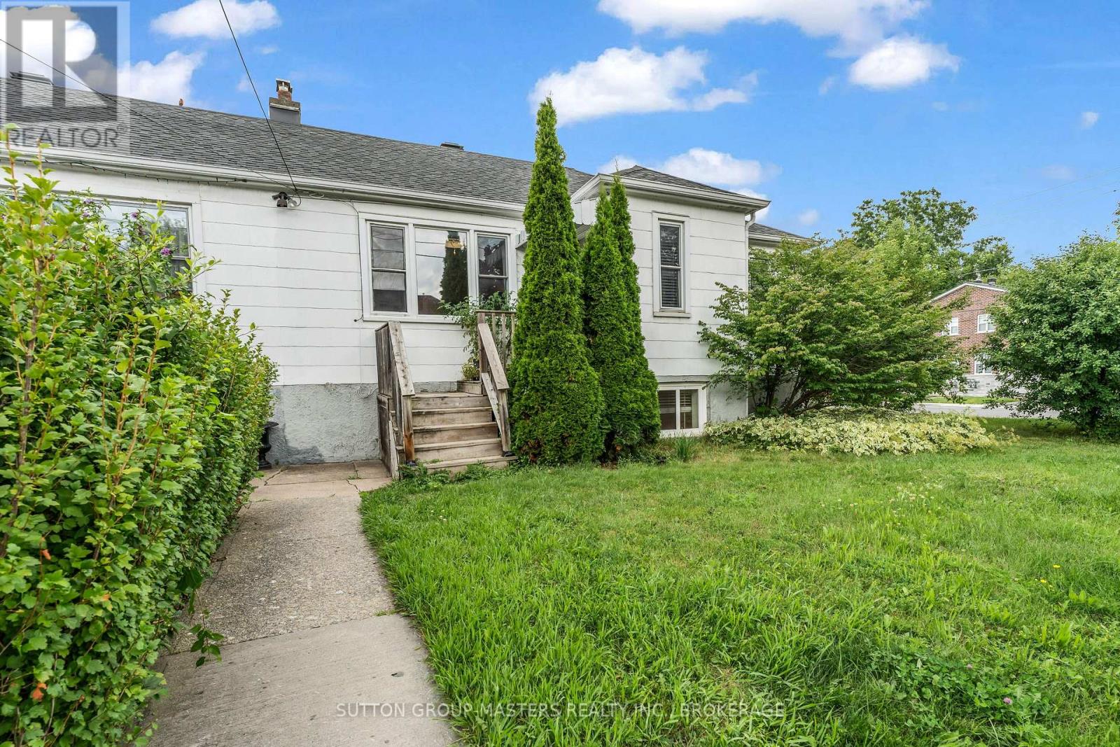 22 Westdale Avenue W Property Photo 3