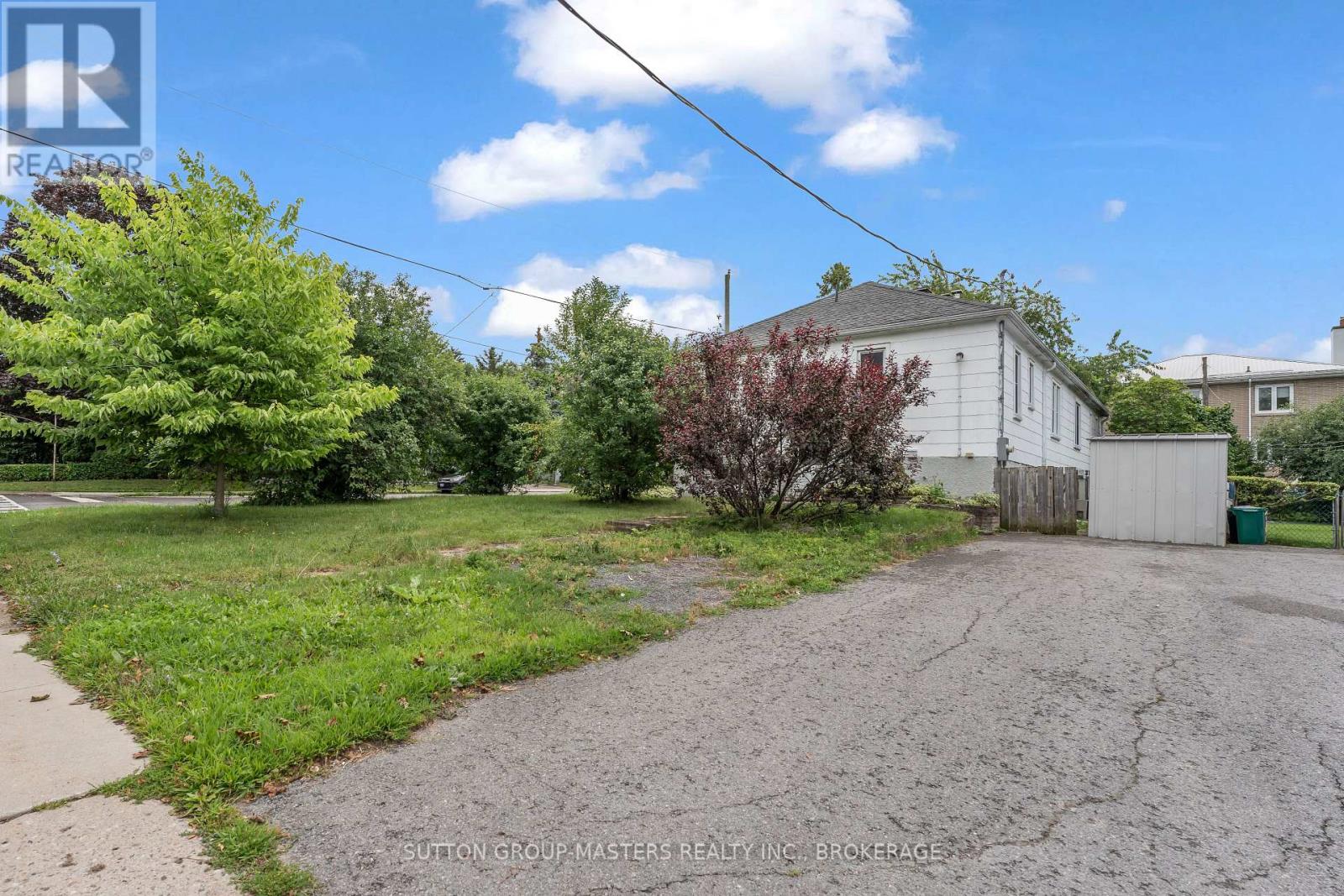 22 Westdale Avenue W Property Photo 5