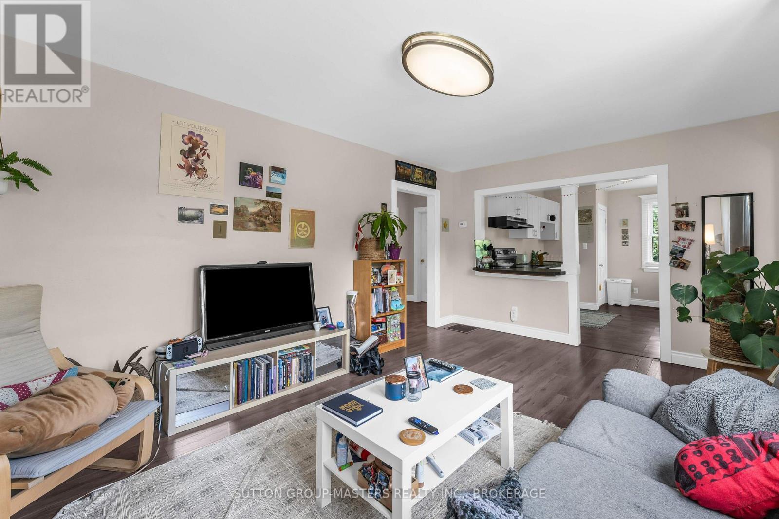 22 Westdale Avenue W Property Photo 9