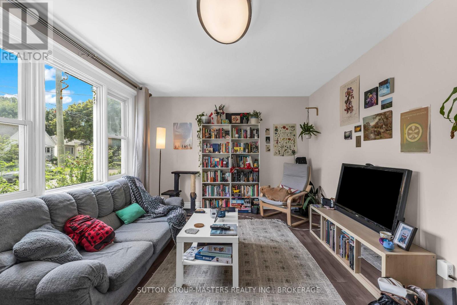 22 Westdale Avenue W Property Photo 10