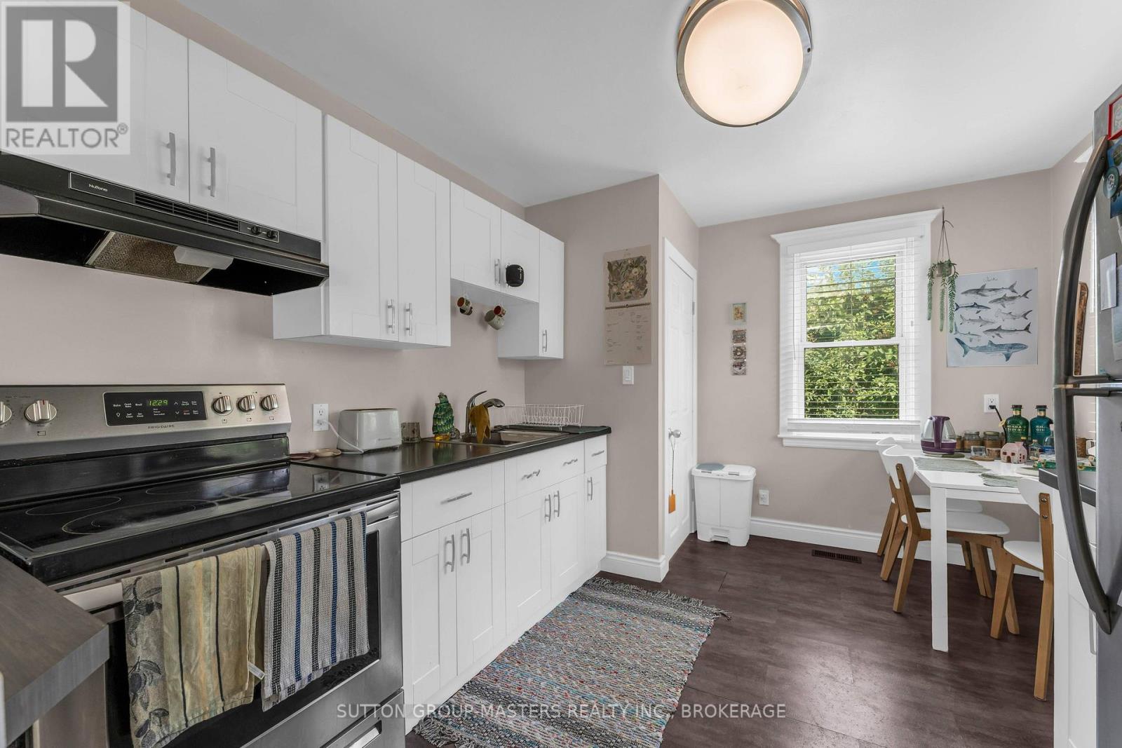 22 Westdale Avenue W Property Photo 11