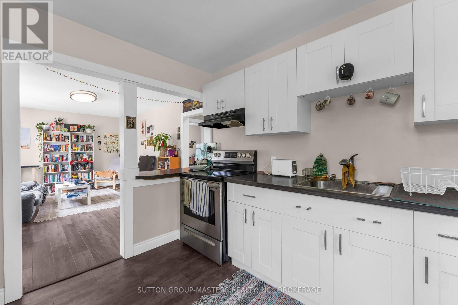 22 Westdale Avenue W Property Photo 13