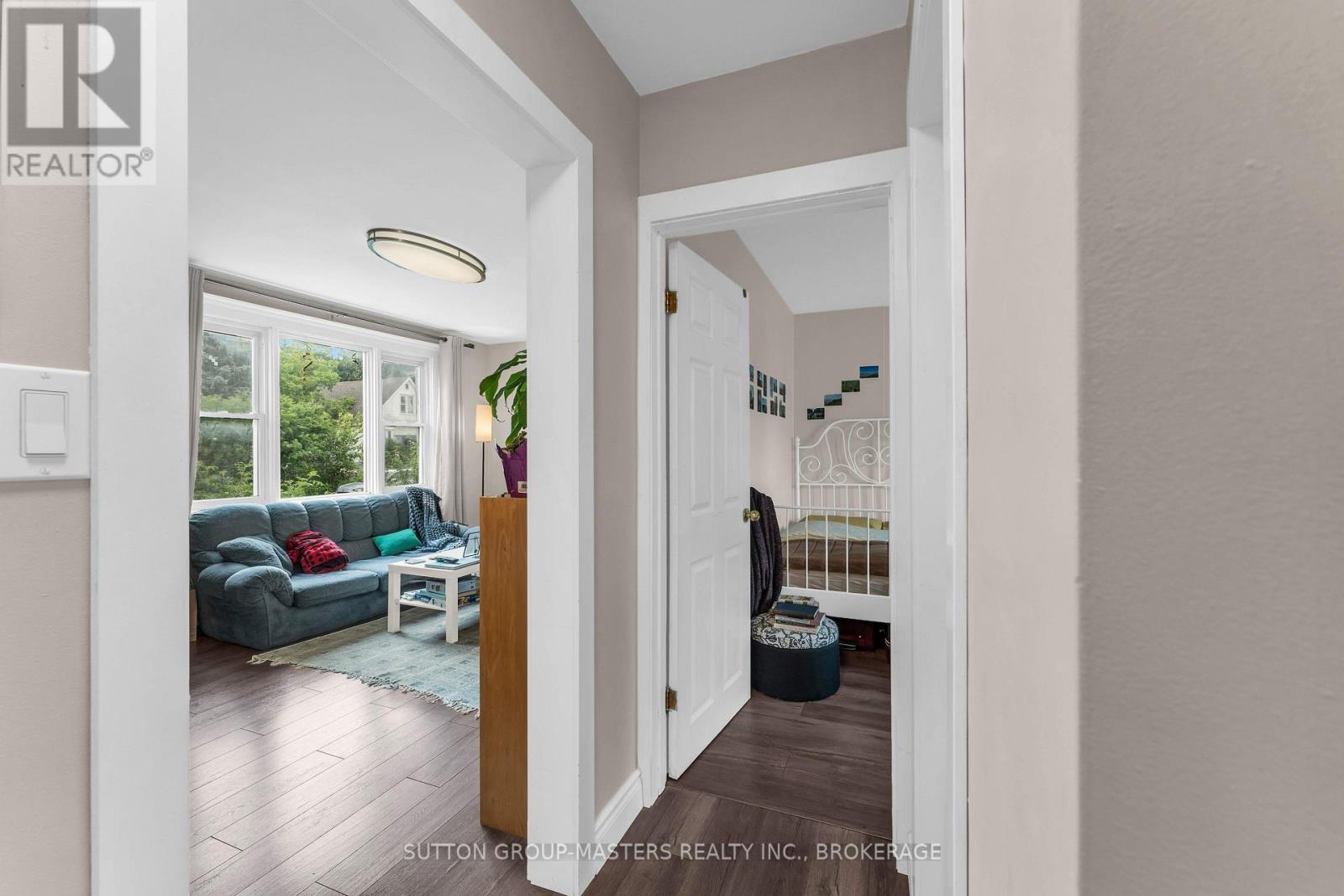 22 Westdale Avenue W Property Photo 15