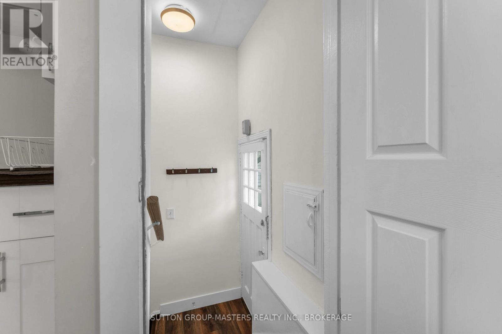 22 Westdale Avenue W Property Photo 24