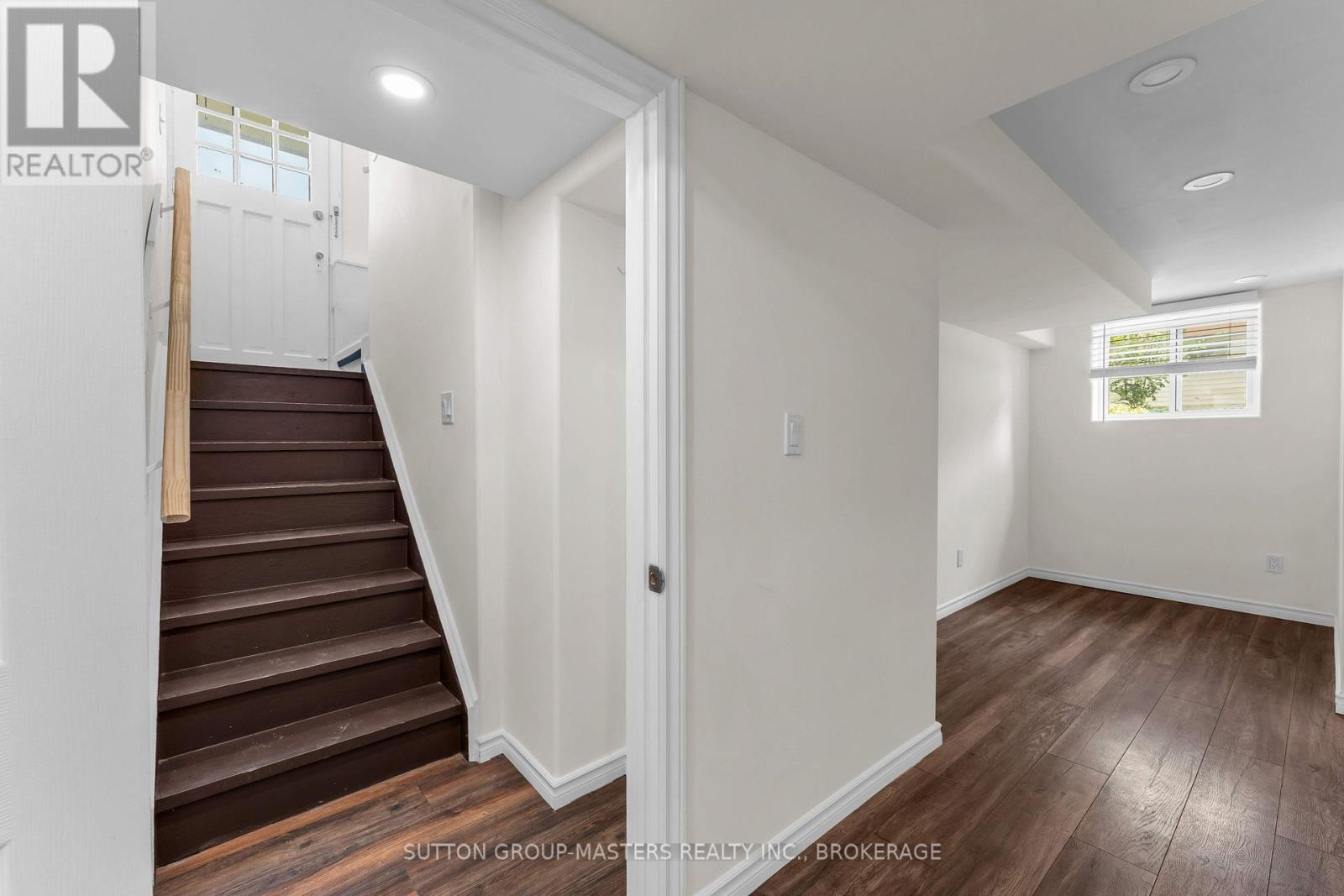 22 Westdale Avenue W Property Photo 25