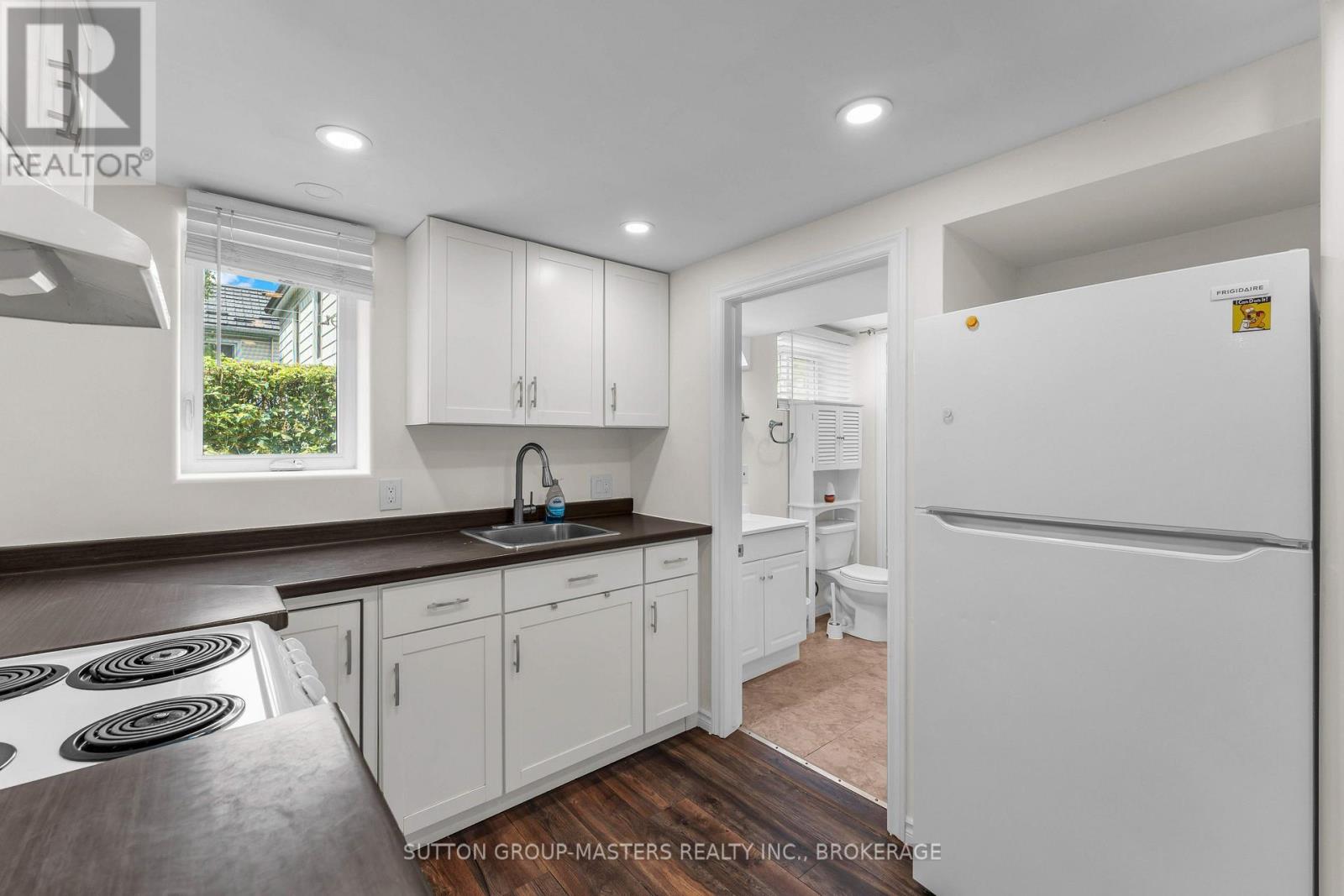 22 Westdale Avenue W Property Photo 27