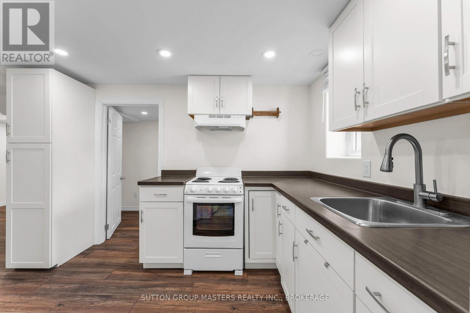 22 Westdale Avenue W Property Photo 28