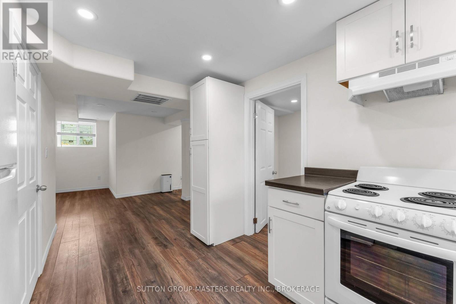 22 Westdale Avenue W Property Photo 29