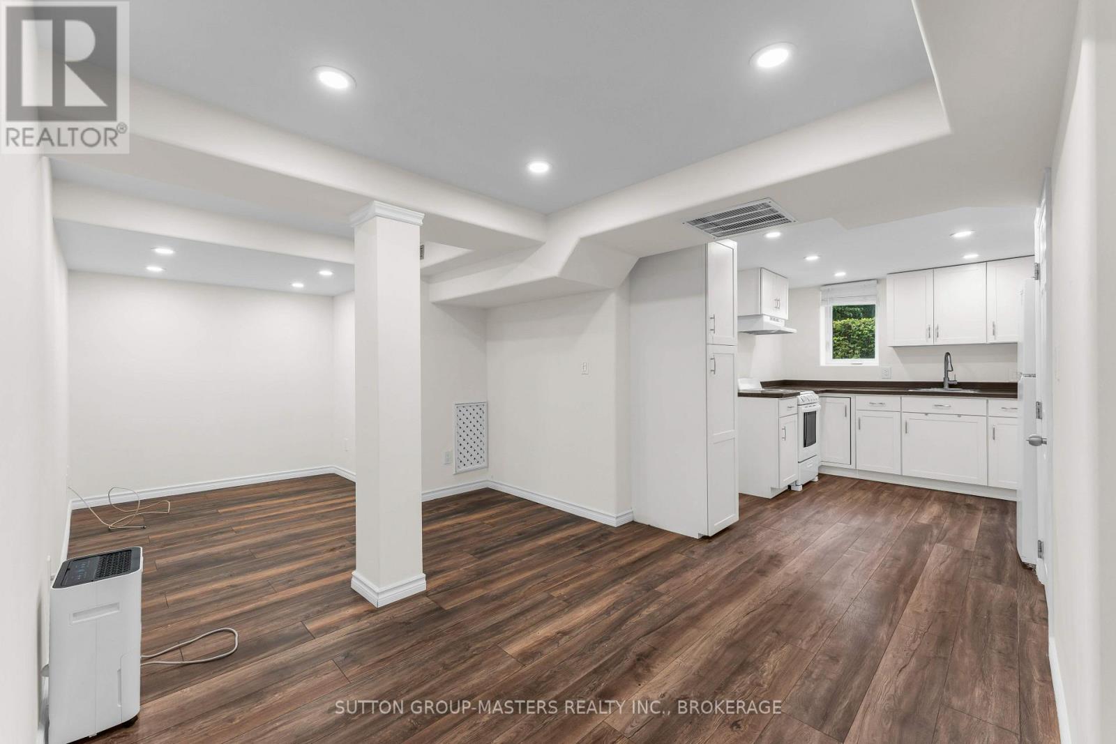 22 Westdale Avenue W Property Photo 30