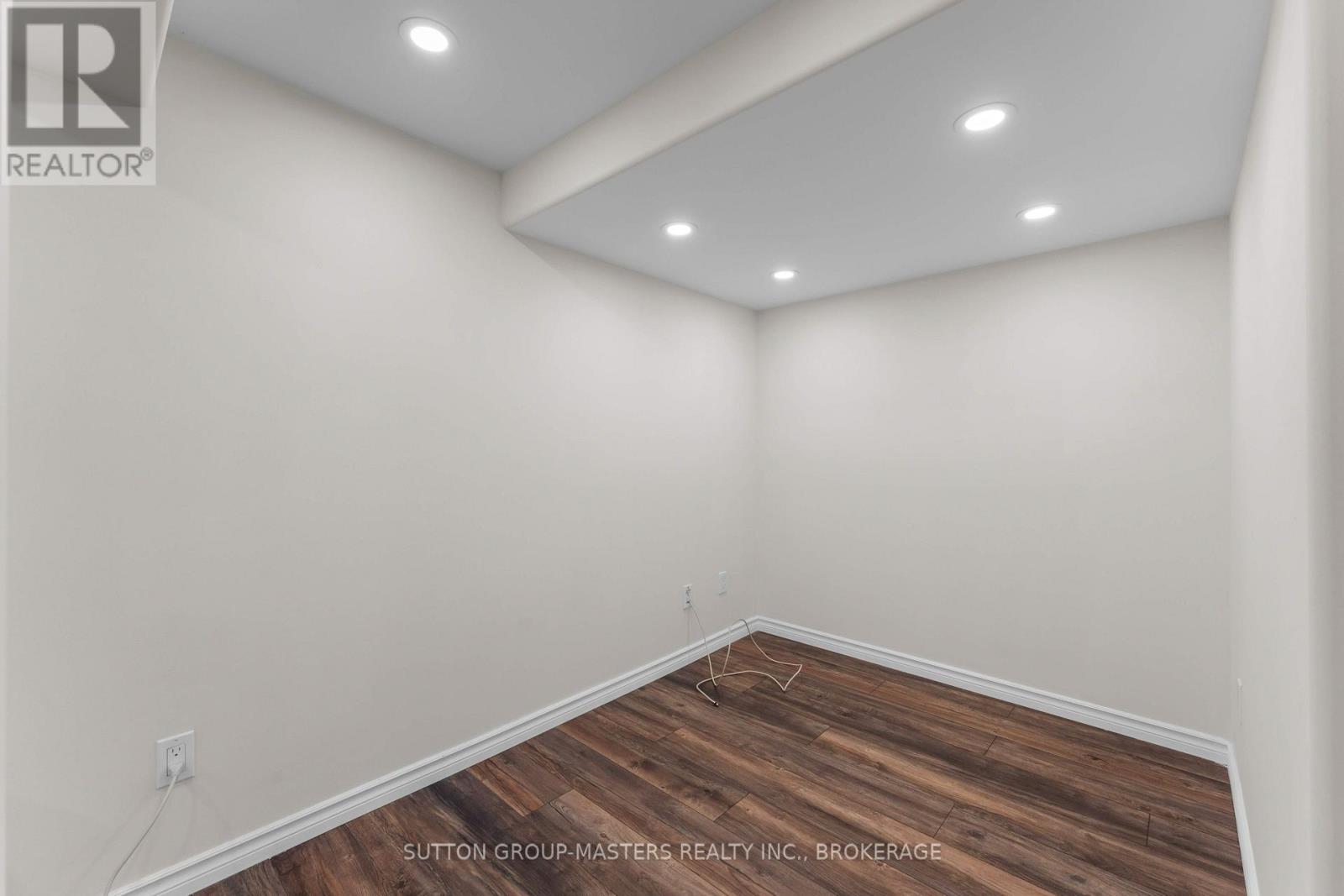 22 Westdale Avenue W Property Photo 31