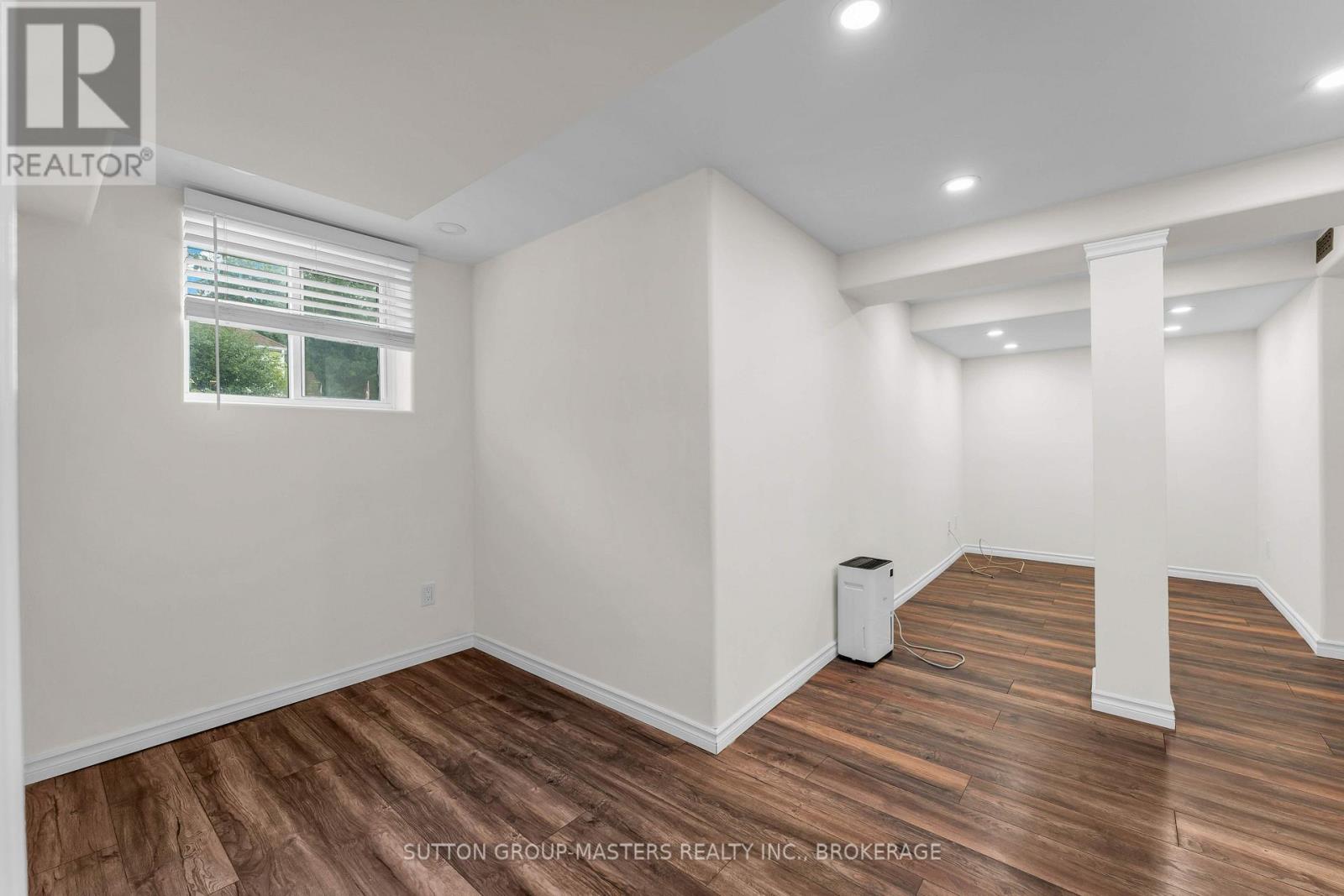 22 Westdale Avenue W Property Photo 32