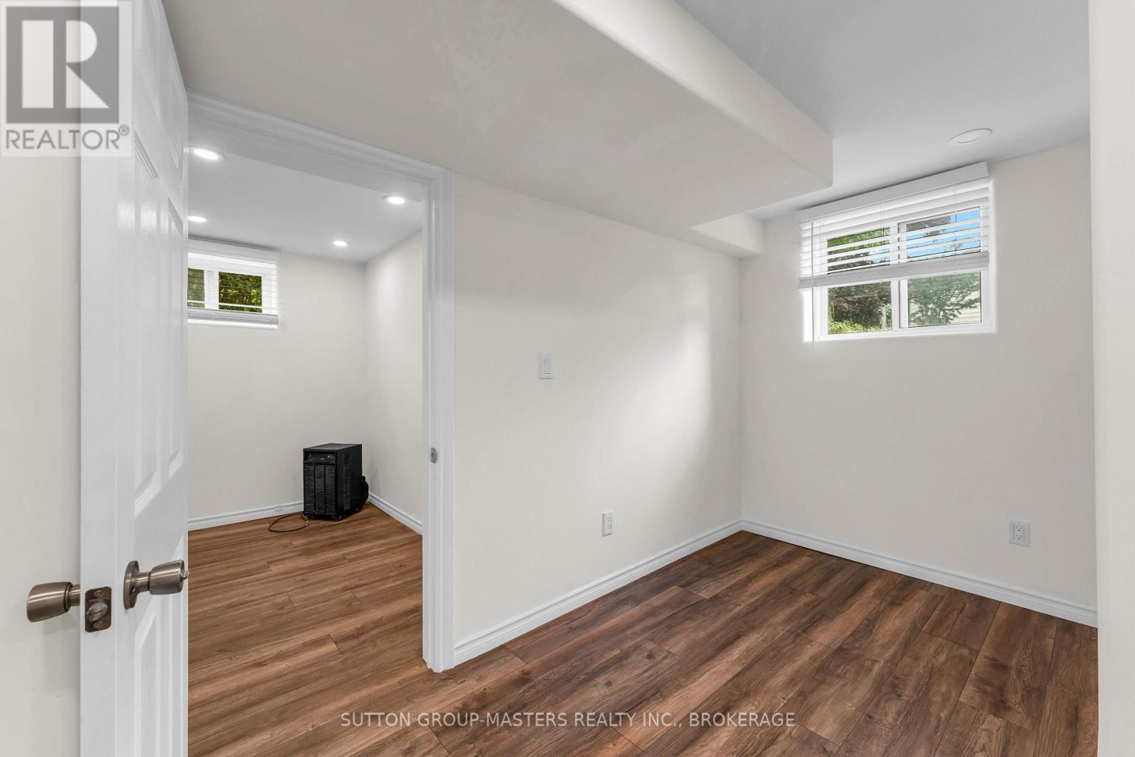 22 Westdale Avenue W Property Photo 33