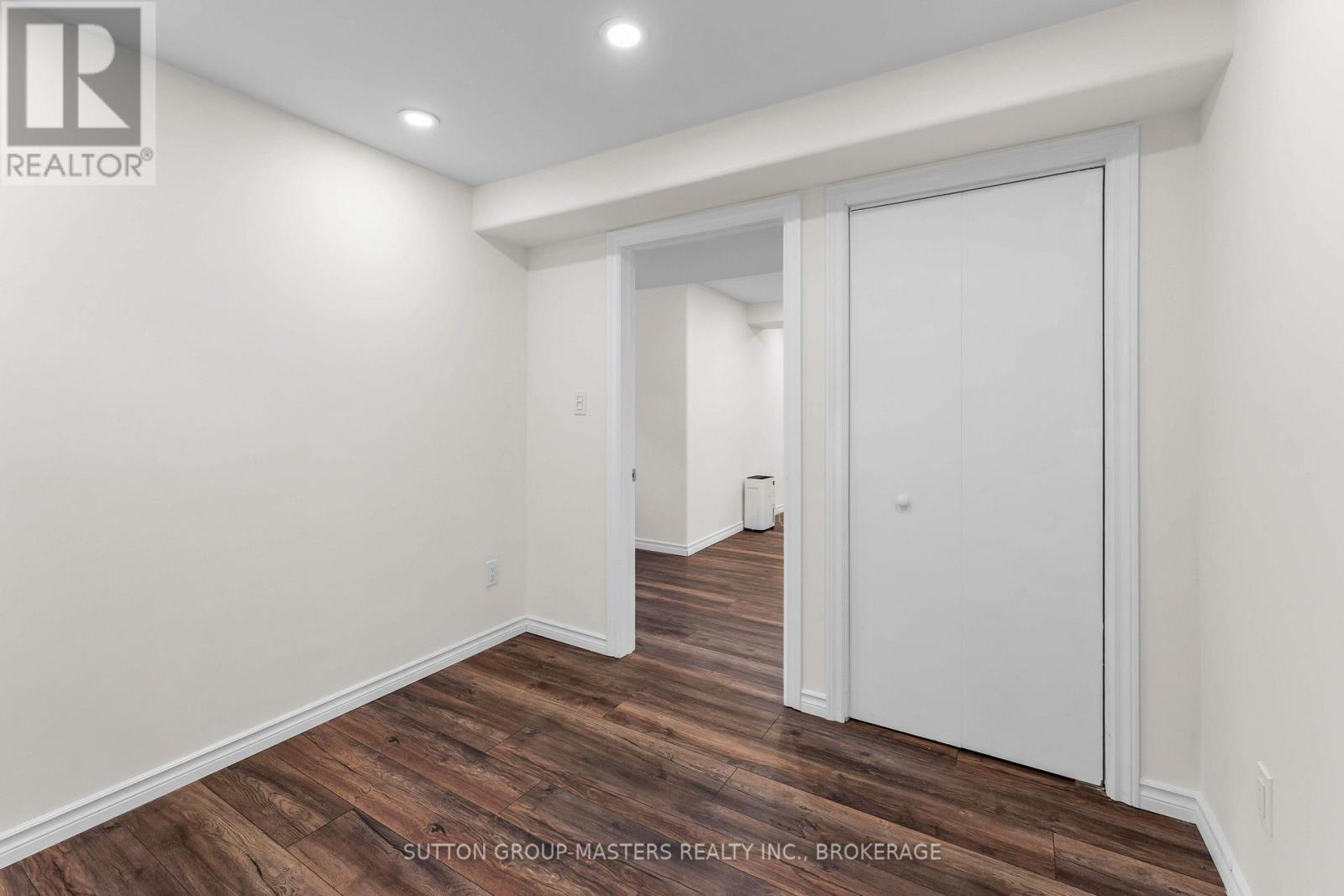22 Westdale Avenue W Property Photo 34