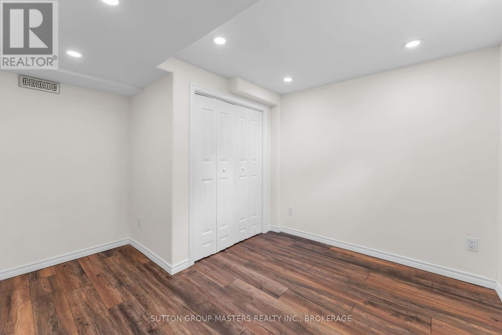 22 Westdale Avenue W Property Photo 37